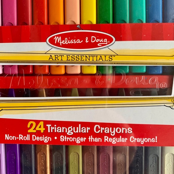 MELISSA & DOUG 24 Triangular Crayons BNIB - Picture 3 of 4